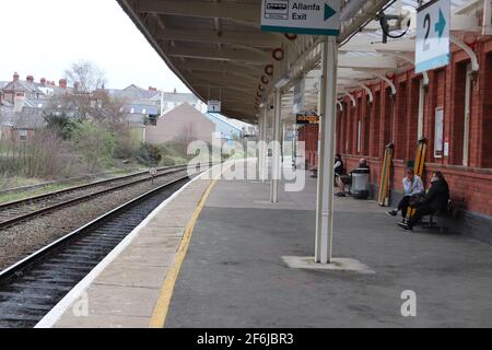 Der Bahnhof Llandudno Junction liegt an der Bahnlinie von Crewe nach Holyhead, Nordwales Küste Stockfoto