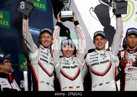 02 BERNHARD Timo (ger), HARTLEY Brendon (nzl), BAMBER Earl (nzl), Porsche 919 Hybrid lmp1 Team Porsche, Podium während der FIA WEC World Endurance Championship 2017, 6 Stunden von Shanghai vom 3. Bis 5. november, in Shanghai, China - Photo Clement Marin / DPPI Stockfoto