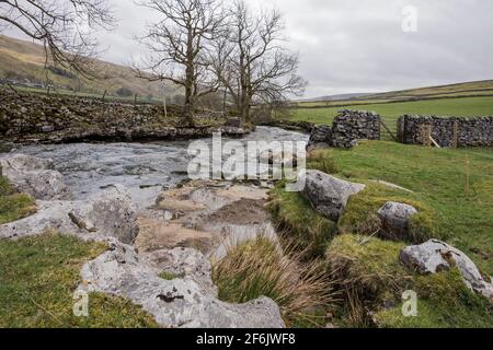 Auf der River Skirfare in der Nähe von Halton Gill Stockfoto