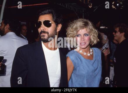 Donna Mills und Richard Holland während der Premiere von „Purple Rain“ in Los Angeles am 26. Juli 1984 im Mann's Chinese Theatre in Hollywood, Kalifornien Credit: Ralph Dominguez/MediaPunch Stockfoto