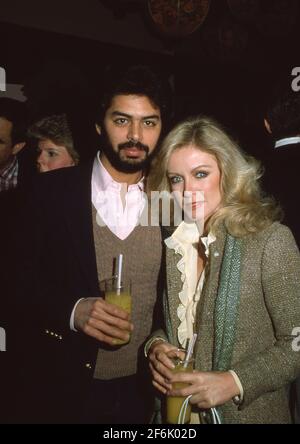 Donna Mills und Richard Holland während der „Entertainment Tonight“-Feier zum 100. Mal im Su Ling Restaurant in Los Angeles, Kalifornien 10. Januar 1982 Quelle: Ralph Dominguez/MediaPunch Stockfoto