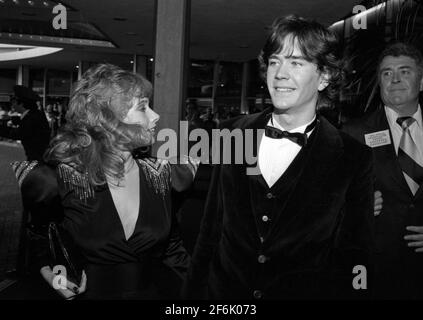 Timothy Hutton und Rosanna Arquette bei den 39. Jährlichen Golden Globe Awards im Beverly Hilton Hotel in Beverly Hills, Kalifornien 30. Januar 1982 Quelle: Ralph Dominguez/MediaPunch Stockfoto