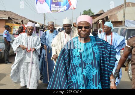 Yoruba Obas bei der Krönungszeremonie von Ooni von Ife, Oba Adeyeye Enitan Ogunwusi, Ile-Ife, Bundesstaat Osun, Nigeria. Stockfoto