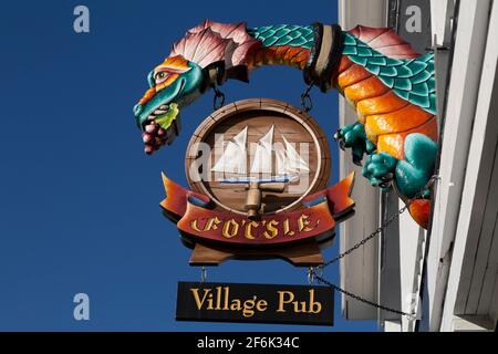 Schild an der Fo'c'sle Tavern in Chester, Nova Scotia, Kanada. Der Pub ist der älteste in der Provinz. Stockfoto