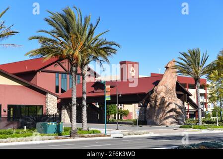 GARDEN GROVE, KALIFORNIEN - 31 MAR 2021: Die Great Wolf Lodge ist ein Indoor-Wasserpark und Resort. Stockfoto