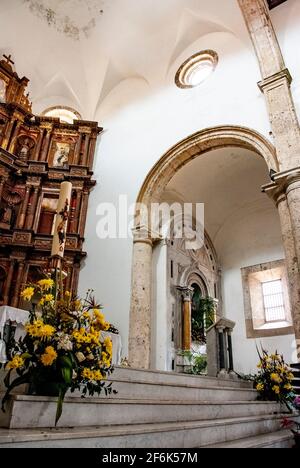 Innenraum von Iglesia de San Pedro Claver. Kirche in Cartagena de Indias, in Kolumbien. April 2011 Stockfoto