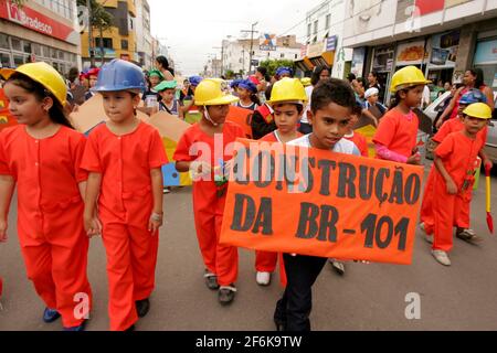 Eunapolis, bahia / brasilien - 24. september 2010: Kinder aus Schulen in der Stadt Eunapolis werden während der Parade gesehen. Stockfoto