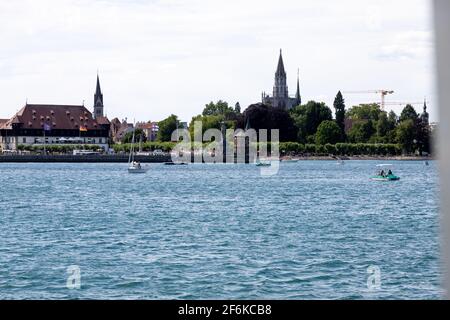 Konstanz, Deutschland - Juli 8,2020: Blick von Konstanz auf die Hafeneinfahrt von Konstanz Stockfoto