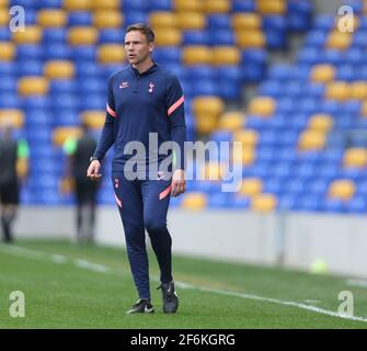 WIMBLEDON ENGLAND - MÄRZ 31: Matt Taylor-Manager von Tottenham Hotspur während des Vormatchwarns während der vierten Runde des FA Youth Cup Stockfoto