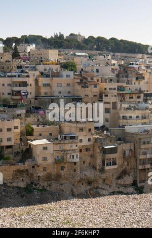 Ansicht der Häuser des arabischen Dorfes am Hang des Ölbergs in Jerusalem, Israel. Stockfoto