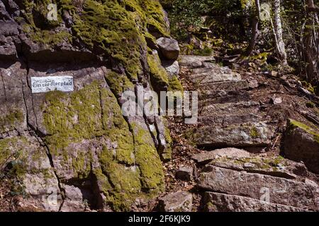 Steile Einsiedlerwege auf den Battert-Felsen in Baden Baden. . Baden Württemberg, Deutschland, Europa Stockfoto