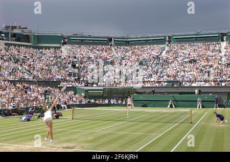 WIMBLEDON 2007 8. TAG 3/7/07. E.MAURESMO V N.VAIDISOVA. BILD DAVID ASHDOWN Stockfoto