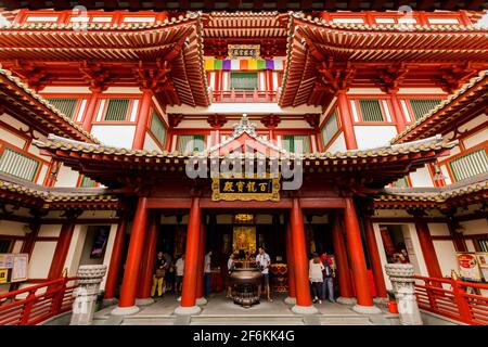 Chinatown, Singapur - 25. Dezember 2013: Die Innenseite des Buddha Tooth Relic Temple und Museum in Chinatown, Singapur. Stockfoto