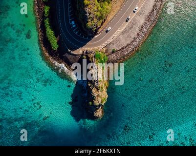 Maconde Point und blaues Meer, Luftaufnahme. Kap auf der Insel Mauritius Stockfoto