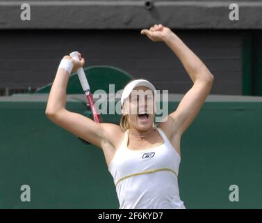 WIMBLEDON 2007 8. TAG 3/7/07. N.VAIDISOVA nach dem Sieg gegen E.MAURESMO. BILD DAVID ASHDOWN Stockfoto