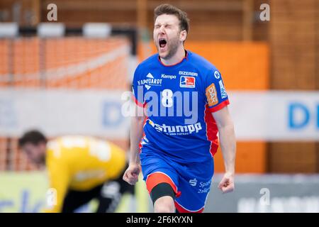 Balingen, Deutschland. April 2021. Handball: Bundesliga, HBW Balingen-Weilstetten - HSG Nordhorn-Lingen in der Sparkassen Arena. Balingens Gregor Thomann Prost. Quelle: Tom Weller/dpa/Alamy Live News Stockfoto