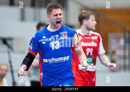 Balingen, Deutschland. April 2021. Handball: Bundesliga, HBW Balingen-Weilstetten - HSG Nordhorn-Lingen in der Sparkassen Arena. Balingens Fabian Wiederstein Prost. Quelle: Tom Weller/dpa/Alamy Live News Stockfoto