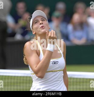 WIMBLEDON 2007 8. TAG 3/7/07. N.VAIDISOVA nach dem Sieg gegen E.MAURESMO. BILD DAVID ASHDOWN Stockfoto