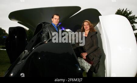 Lilas ... eine Installation von Zaha Hadid und Patrik Schumacher für die Serpentine Gallery. Die temporäre Installation anlässlich der Spendenaktion der Galeries, das Sommerfest, ist vom 12. Bis 21. Juli für die Öffentlichkeit zugänglich. Bild David Sandison Stockfoto