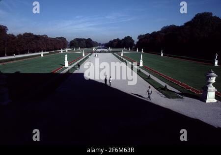 München, Deutschland. 9/12/2000. Schloss Nymphenburg. Erbaut um 1664 bis 1675 mit Zusatzbau bis 1864 durch das Haus Wittelsbach. Mehr als 300.000 Besucher genießen das Hauptgebäude jedes Jahr. Stockfoto