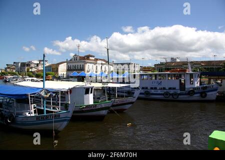 salvador, bahia / brasilien - 20. november 2007: Im Hafen Rio Una in der Stadt Valenca werden Fischerboote gesehen. Stockfoto