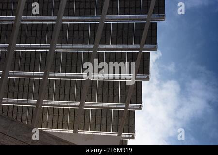 Sonnenkollektoren im Hafen von Barcelona, spanien Stockfoto
