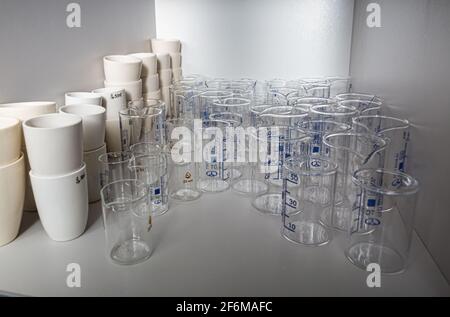 Die sauberen Laborutensilien. Stockfoto