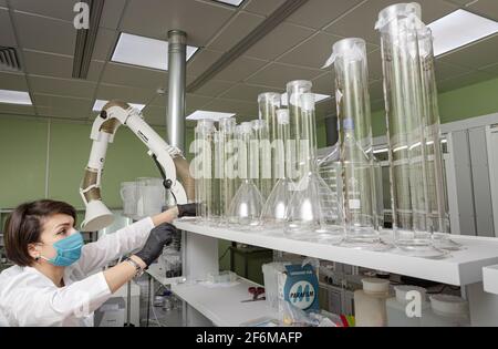 Die sauberen Laborutensilien. Stockfoto