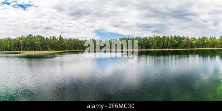 Lake McGinnis Petroglyphs Conservation Area Ontario Canada im Sommer Stockfoto