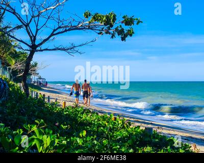 Mucuge Beach, Arraial d'Ajuda ist ein Bezirk der brasilianischen Gemeinde Porto Seguro, an der Küste des Staates Bahia. Stockfoto