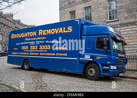 Broughton Removals Removal Truck parkte in Edinburghs Neustadt. Stockfoto