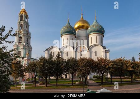 Kathedrale der Himmelfahrt der seligen Jungfrau Maria in Sergiev Posad, Region Moskau, Russland Stockfoto