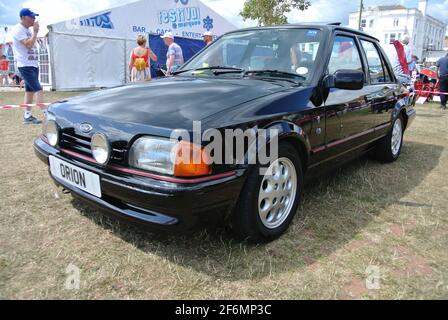 Ein Ford Orion 16i Ghia parkte auf der Oldtimer-Ausstellung an der englischen Riviera in Paignton, Devon, England, Großbritannien. Stockfoto