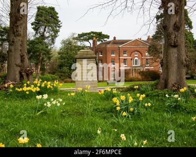 Sidcup Manor House & war Memorial. Stockfoto