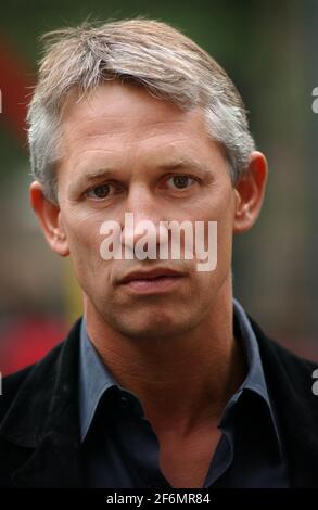 GARY LINEKER BEI FITZROVIA,EIN JUGENDPROJEKT IN CAMDEN,29/4/04 PILSTON Stockfoto