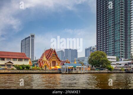 Wat Soi Thong Tempel am Chao Phraya Fluss, Bangkok, Thailand Stockfoto