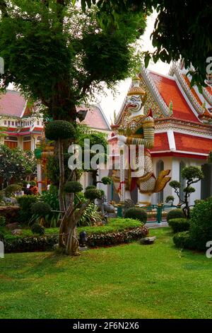 Riesige Yaksha-Statuen, oder Demon Guardian-Statue, aus dem Wat Arun in Bangkok, Thailand. Stockfoto