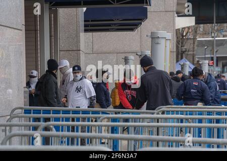 Bronx, Usa. April 2021. New York Yankees Hausöffner nach einem Jahr ohne Fans im Stand wegen der Covid-Pandemie. (Foto: Steve Sanchez/Pacific Press) Quelle: Pacific Press Media Production Corp./Alamy Live News Stockfoto