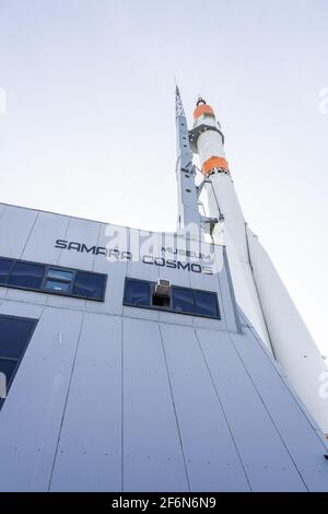 Cosmic Samara Space Museum in Russland P7 Rakete draußen Stockfoto