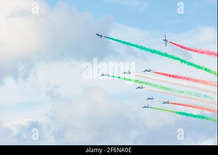 Frecce Tricolori machen die italienische Fahne mit Rauch. Stockfoto