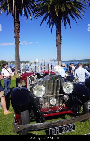 Nahaufnahme von Vintage Rolls Royce mit seinem Back To Die Skyline von Sydney Stockfoto