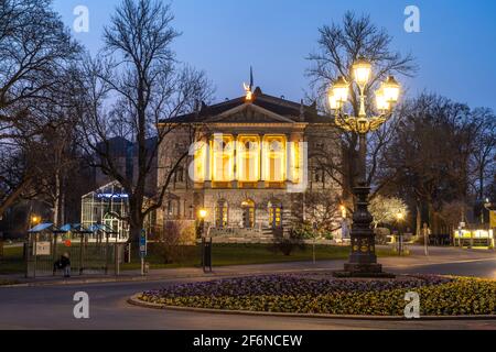 Das Deutsche Theater in der Abenddämmerung, Göttingen, Niedersachsen, Deutschland das Deutsche Theater in der Abenddämmerung, Göttingen, Lower S Stockfoto