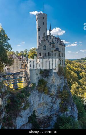 Schloss Lichtenstein (Schloss Lichtenstein), ein Schloss im neugotischen Stil mit Blick auf die echaz Tal in der Nähe von Honau, Reutlingen gebaut, im Schwäbischen Stockfoto