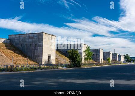 NÜRNBERG, 28. JULI 2020: Überreste der Zeppelinfeld-Tribüne in Nürnberg. Es ist die Tribüne, von der Adolf Hitler Spee machte Stockfoto