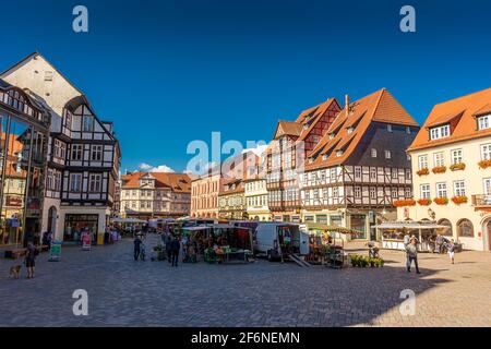 QUEDLINBURG, DEUTSCHLAND, 28. JULI 2020: Der schöne Marktplatz Stockfoto