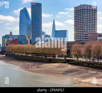 London Skyline von der Waterloo Bridge nach Blackfriars mit IBM Building, Southbank Tower, One Blackfriars, Oxo Tower und dem Shard in der Ferne. Stockfoto