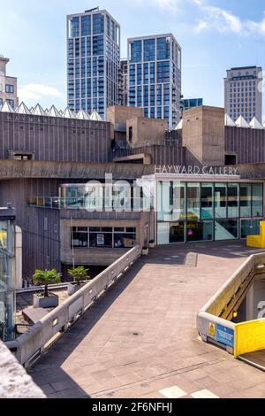 The Hayward Gallery, London Southbank Centre Complex, eine Kunstgalerie aus Sichtbeton im Brutalistischen Stil, erbaut 1968 Stockfoto