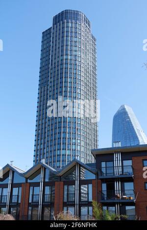 Der South Bank Tower (1972, 2013 renoviert) wurde vom Architekten Richard Seifert entworfen und von John Laing, London, England gebaut Stockfoto