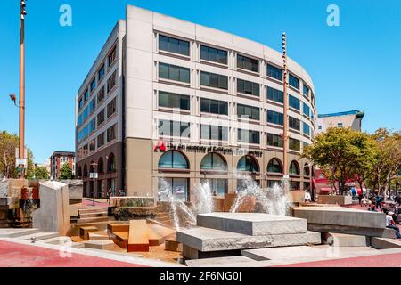 Blick auf das Art Institute of California - San Francisco. Es befindet sich im Mid-Market-Viertel, im Civic Center an der 1170 Market Street. Stockfoto