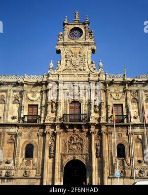 FACHADA DEL HOTEL CONVENTO DE SAN MARCOS - SIGLO XVI-RENACIMIENTO ESPAÑOL. Lage: Das HOSTAL/CONVENTO DE SAN MARCOS. LEON. Spanien. Stockfoto